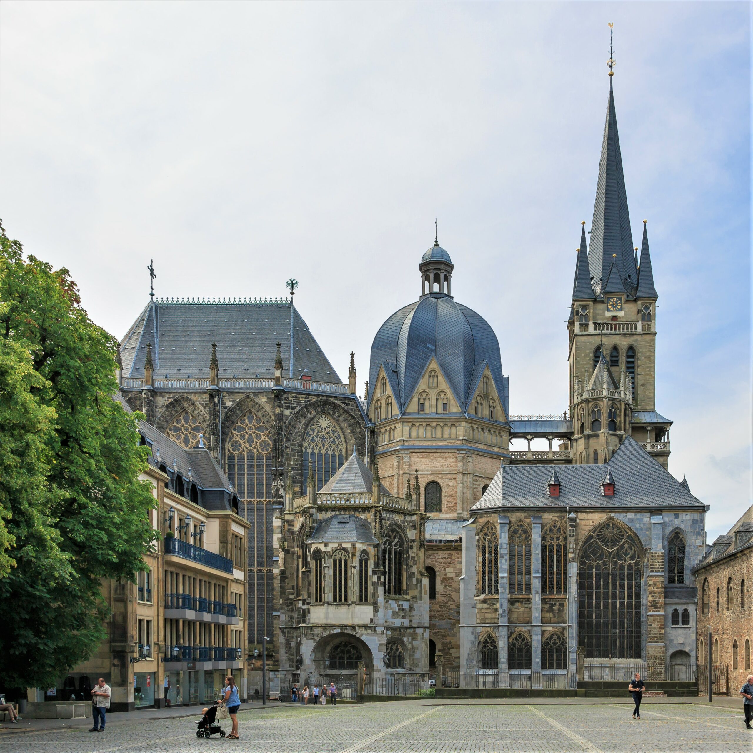 Aachen_Germany_Imperial-Cathedral-01 carré